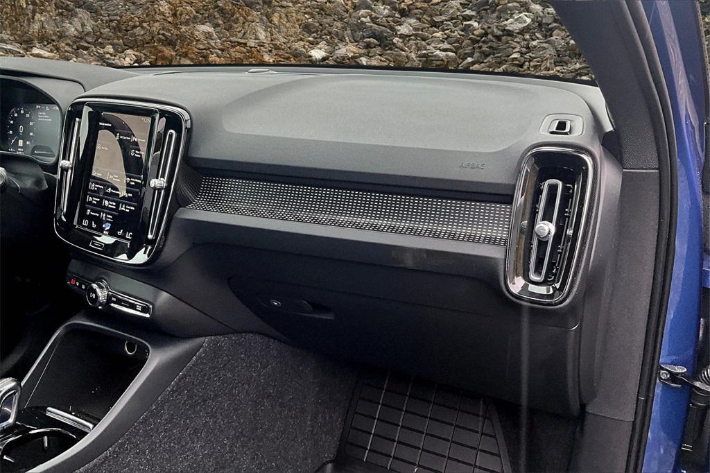used 2021 Volvo XC40 car, priced at $17,995