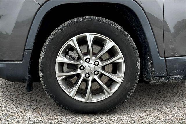 used 2019 Jeep Cherokee car, priced at $9,995