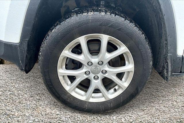 used 2018 Jeep Cherokee car, priced at $12,995