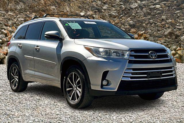 used 2018 Toyota Highlander car, priced at $19,995