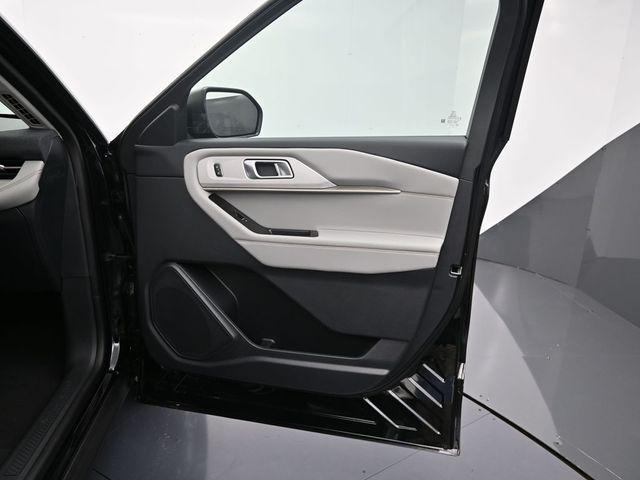 new 2025 Ford Explorer car, priced at $41,601