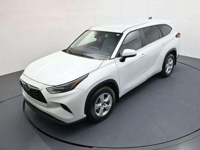 used 2023 Toyota Highlander car, priced at $31,579