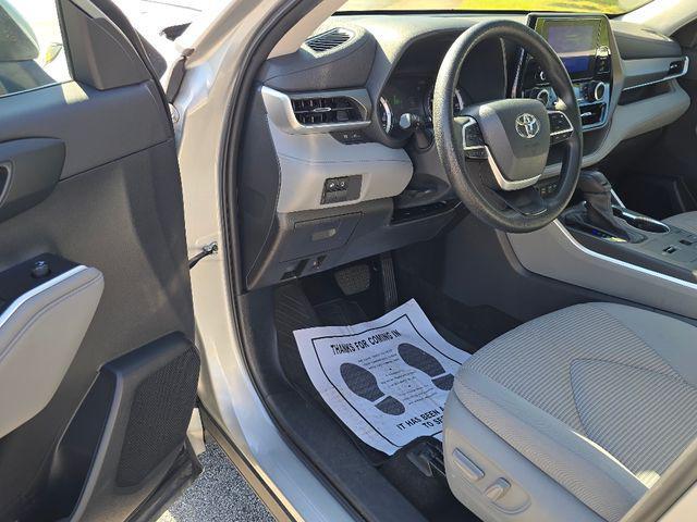 used 2023 Toyota Highlander car, priced at $29,998