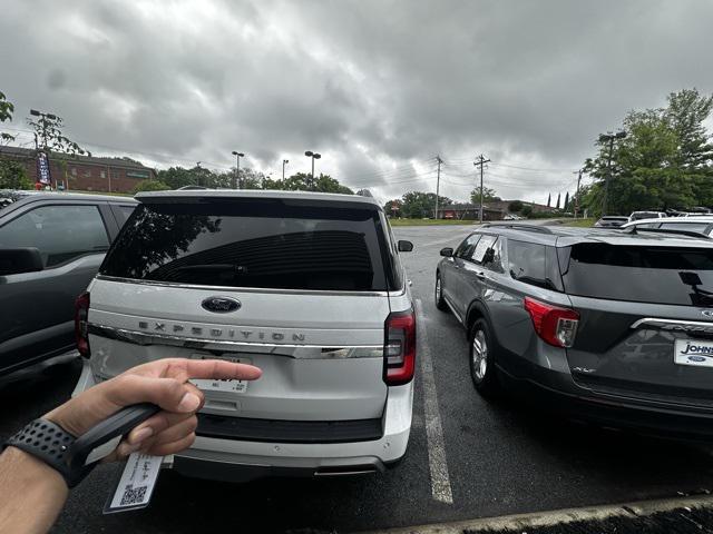 used 2024 Ford Expedition car, priced at $57,698