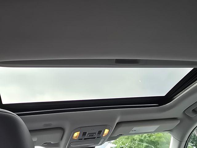 used 2022 Toyota Highlander car, priced at $34,298