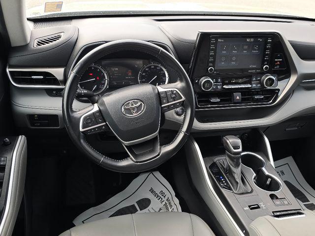 used 2022 Toyota Highlander car, priced at $34,298