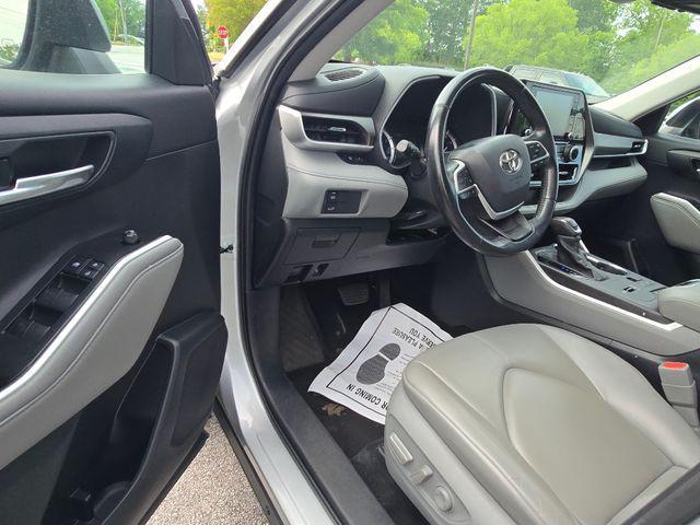 used 2022 Toyota Highlander car, priced at $34,298