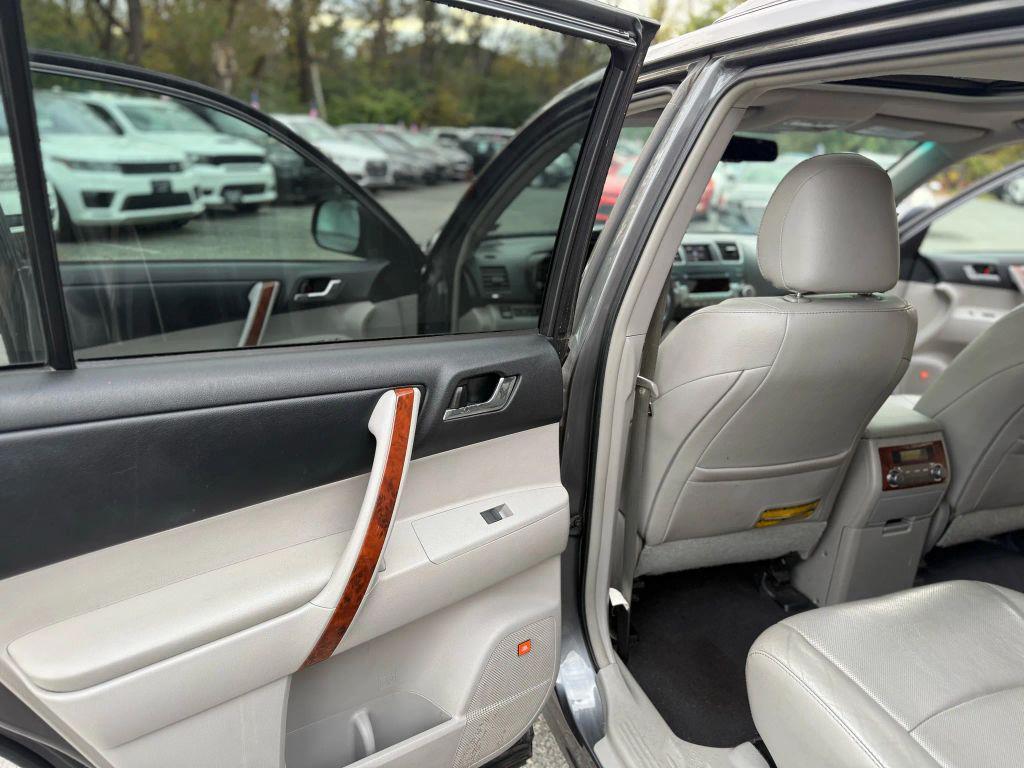 used 2011 Toyota Highlander car, priced at $13,500