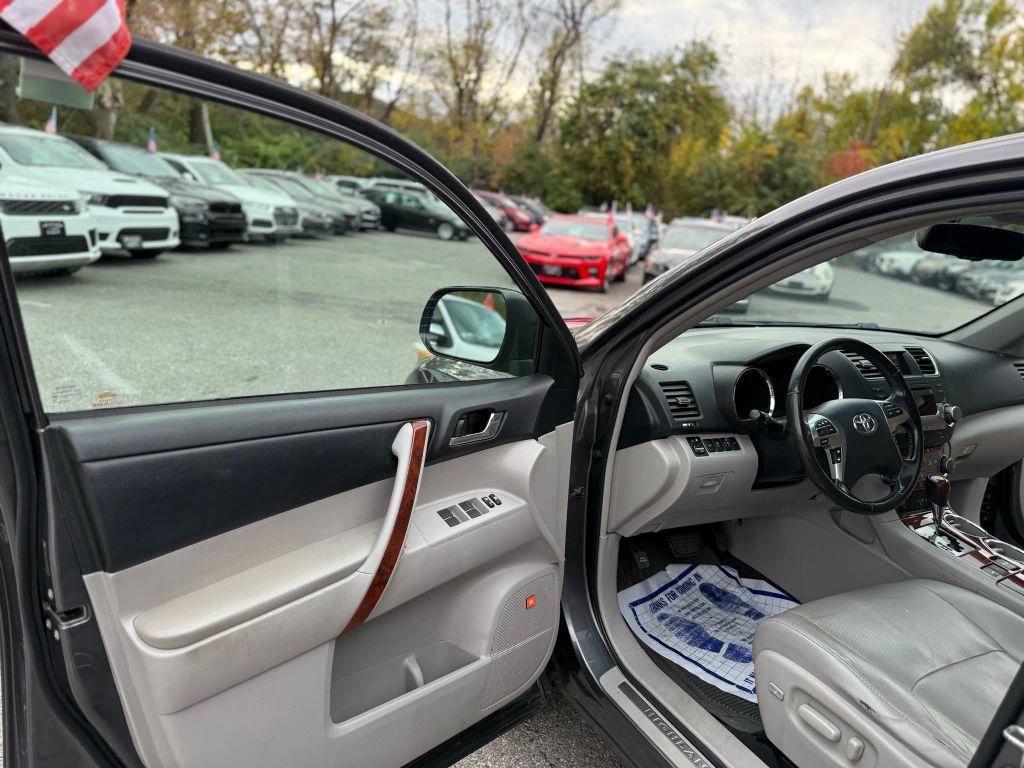 used 2011 Toyota Highlander car, priced at $13,500