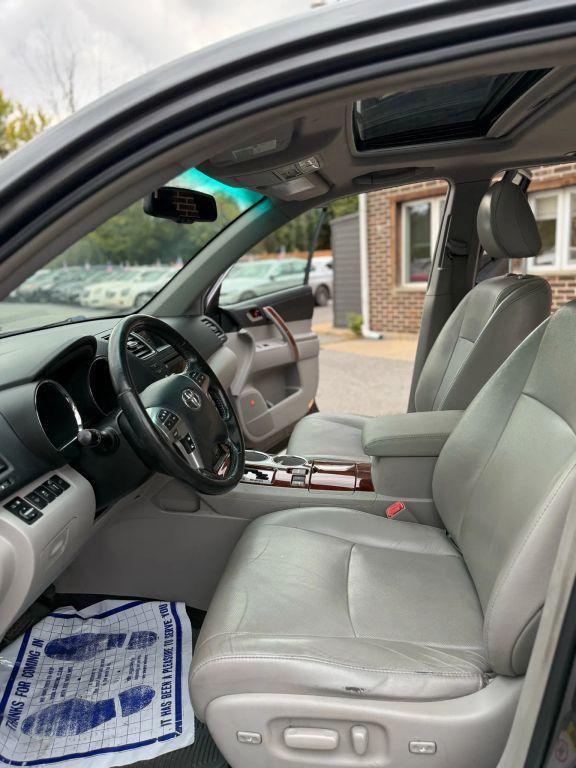 used 2011 Toyota Highlander car, priced at $13,500