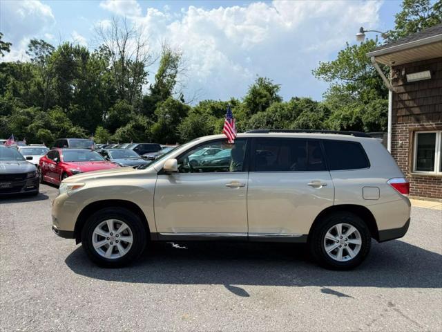 used 2012 Toyota Highlander car, priced at $10,999