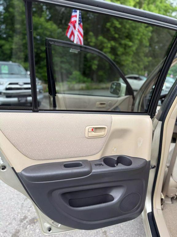 used 2003 Toyota Highlander car, priced at $6,500