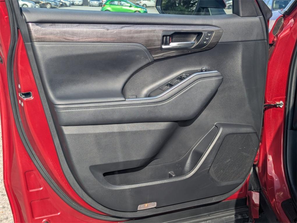 used 2023 Toyota Highlander Hybrid car, priced at $44,799