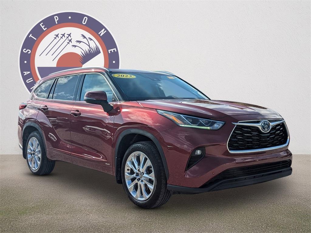 used 2023 Toyota Highlander Hybrid car