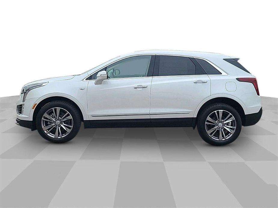 new 2025 Cadillac XT5 car, priced at $53,215