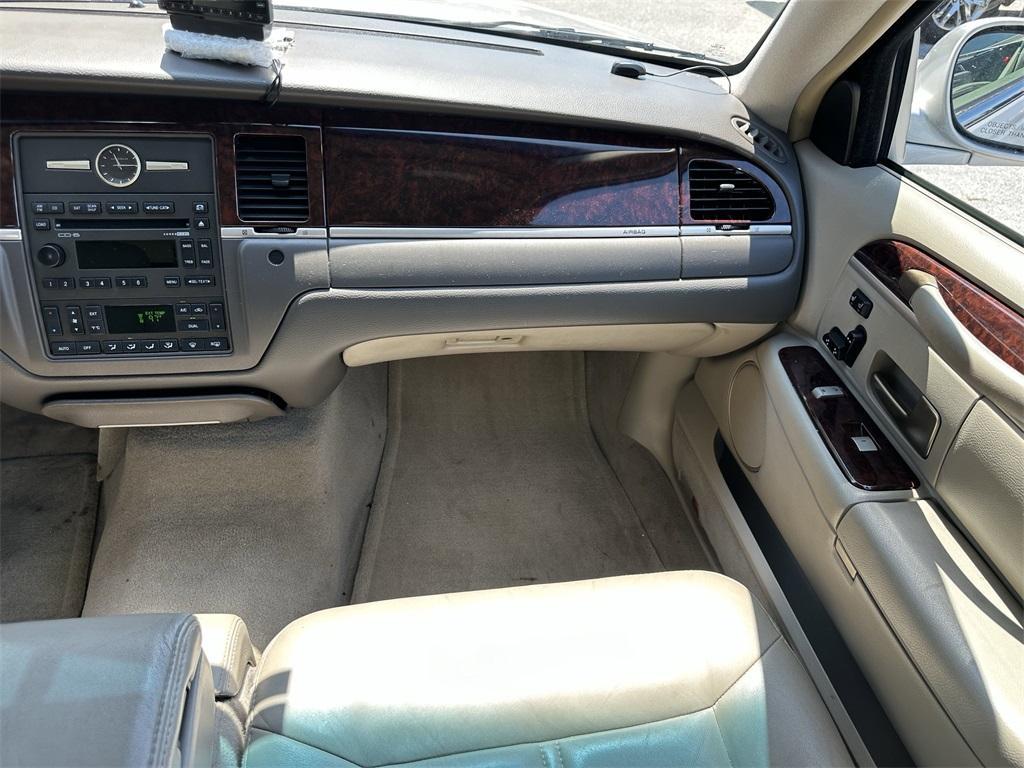 used 2010 Lincoln Town Car car, priced at $9,997