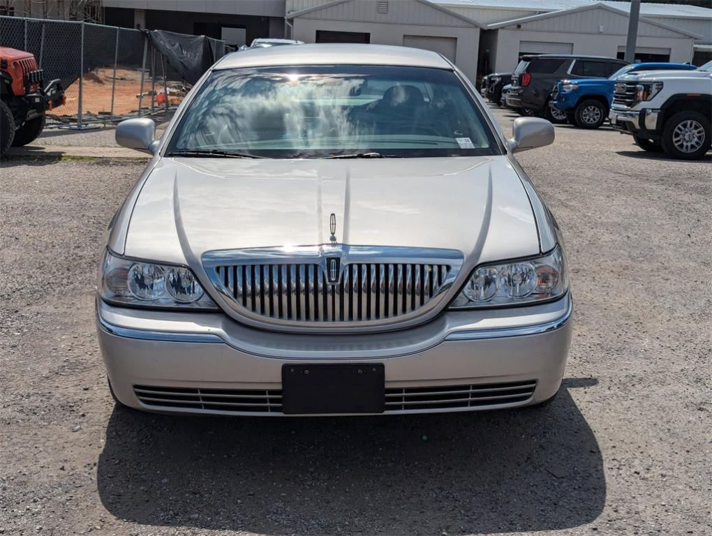 used 2010 Lincoln Town Car car, priced at $9,747