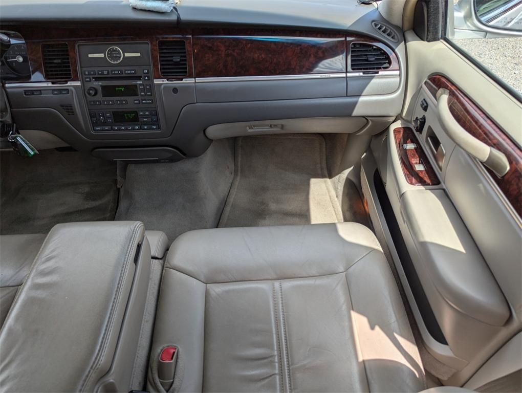 used 2010 Lincoln Town Car car, priced at $9,747