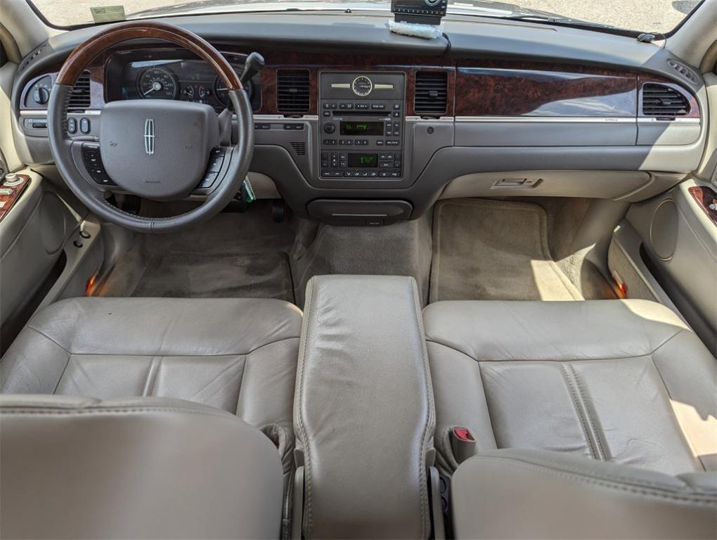 used 2010 Lincoln Town Car car, priced at $9,747