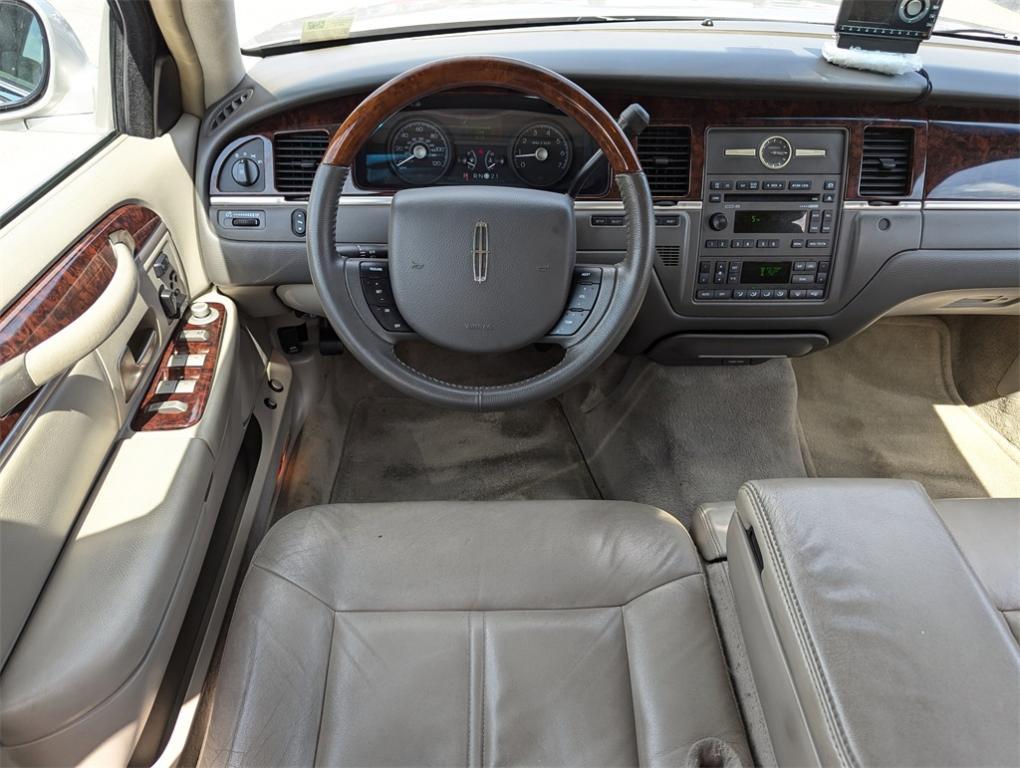 used 2010 Lincoln Town Car car, priced at $9,747