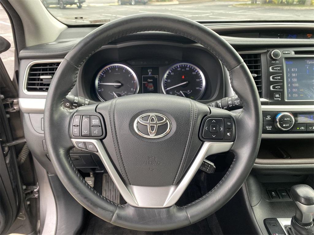 used 2014 Toyota Highlander car, priced at $11,552