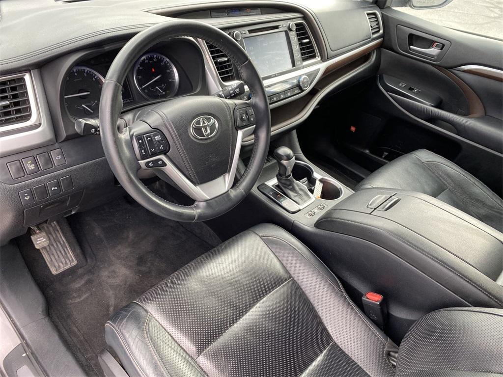 used 2014 Toyota Highlander car, priced at $11,552