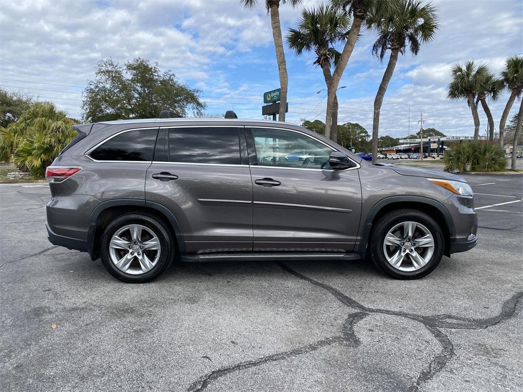 used 2014 Toyota Highlander car, priced at $11,552