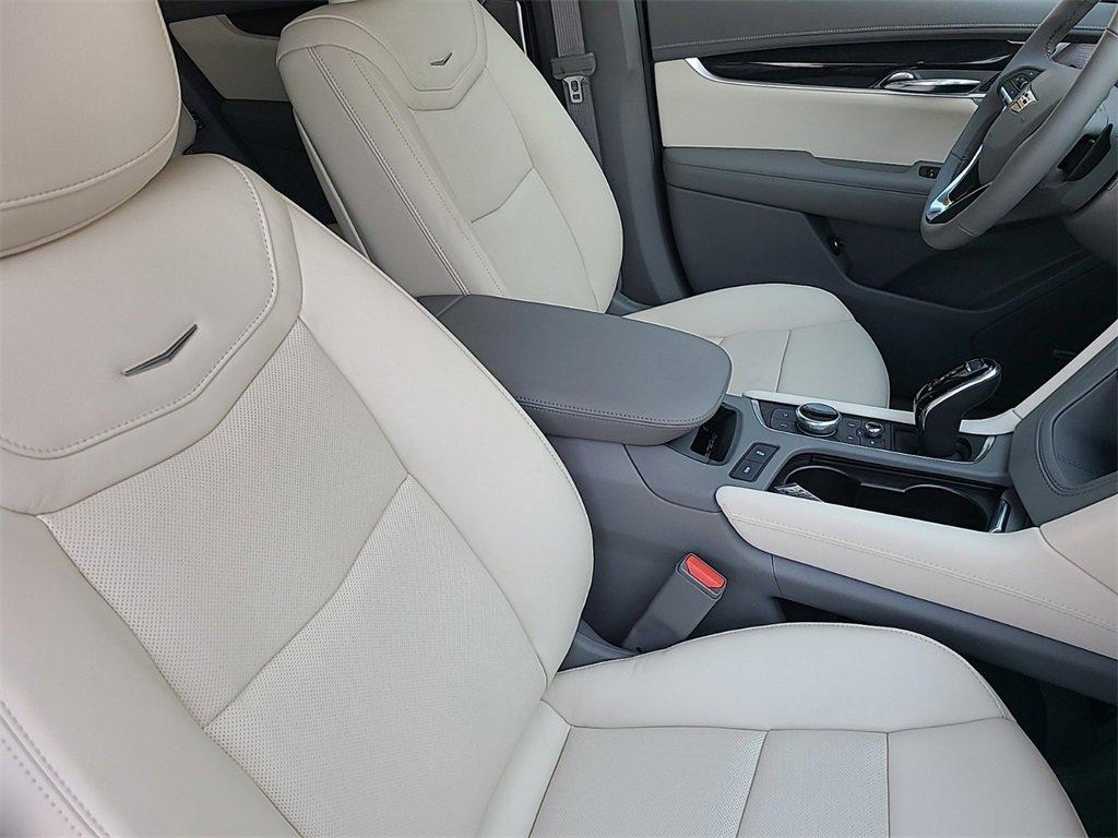 new 2025 Cadillac XT6 car, priced at $55,805