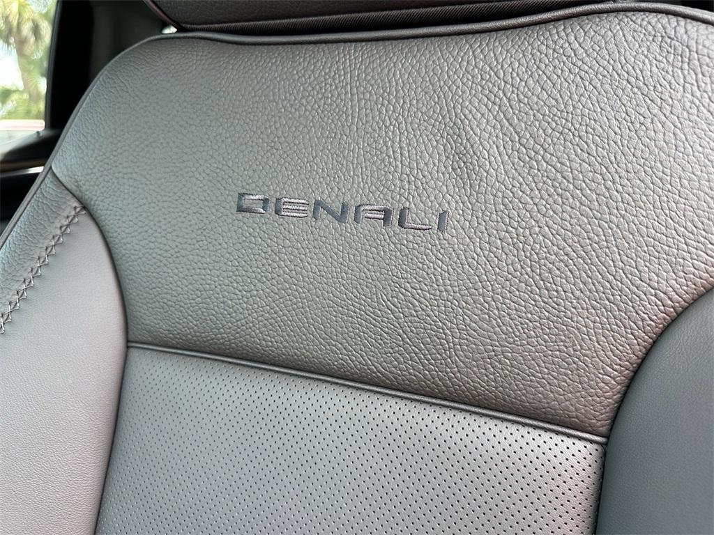 new 2025 GMC Sierra 1500 car, priced at $75,195