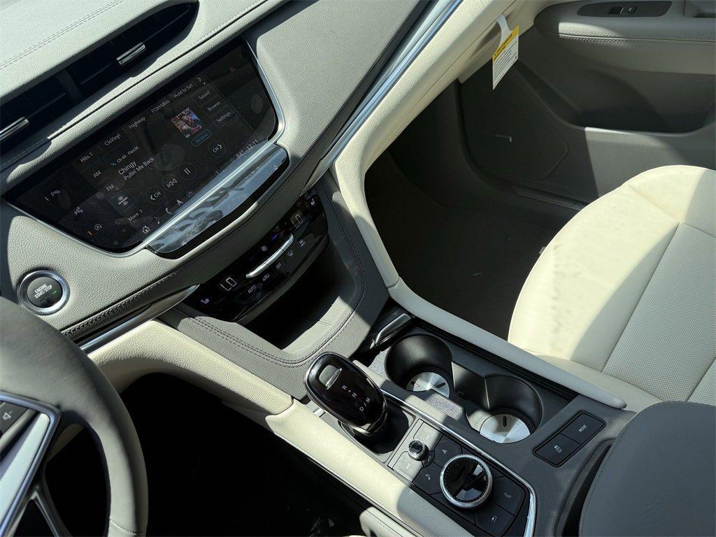 new 2025 Cadillac XT5 car, priced at $55,490