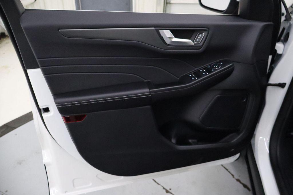 new 2025 Ford Escape PHEV car, priced at $31,301