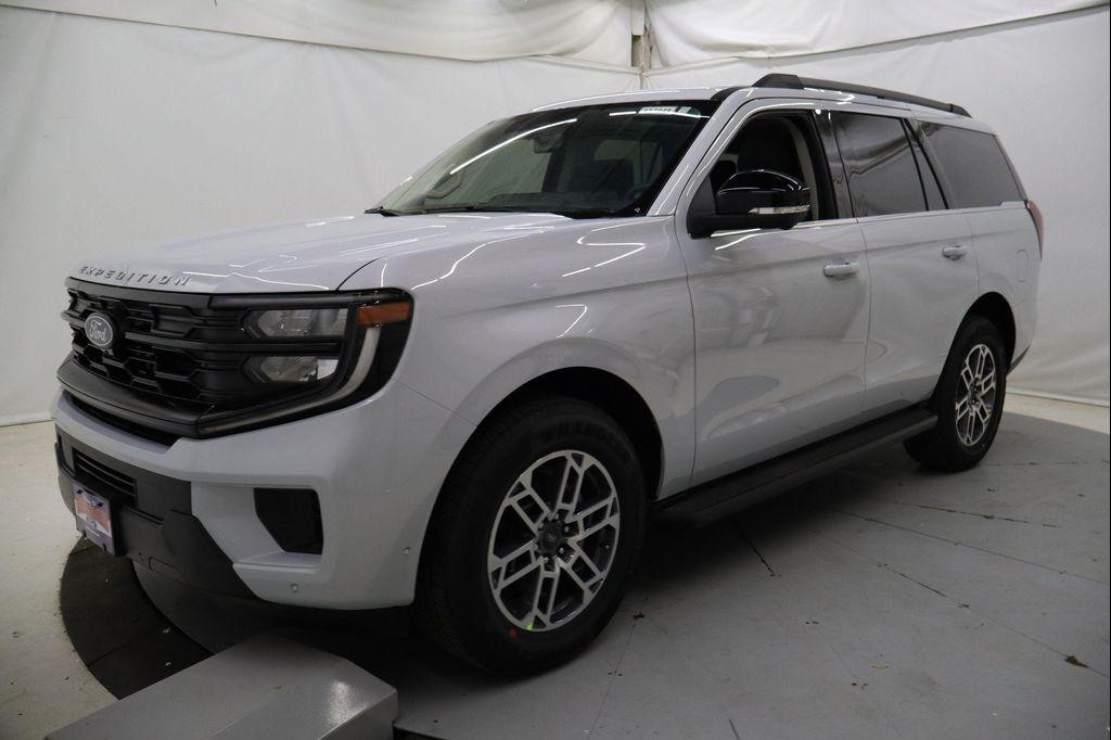 new 2025 Ford Expedition car, priced at $61,389