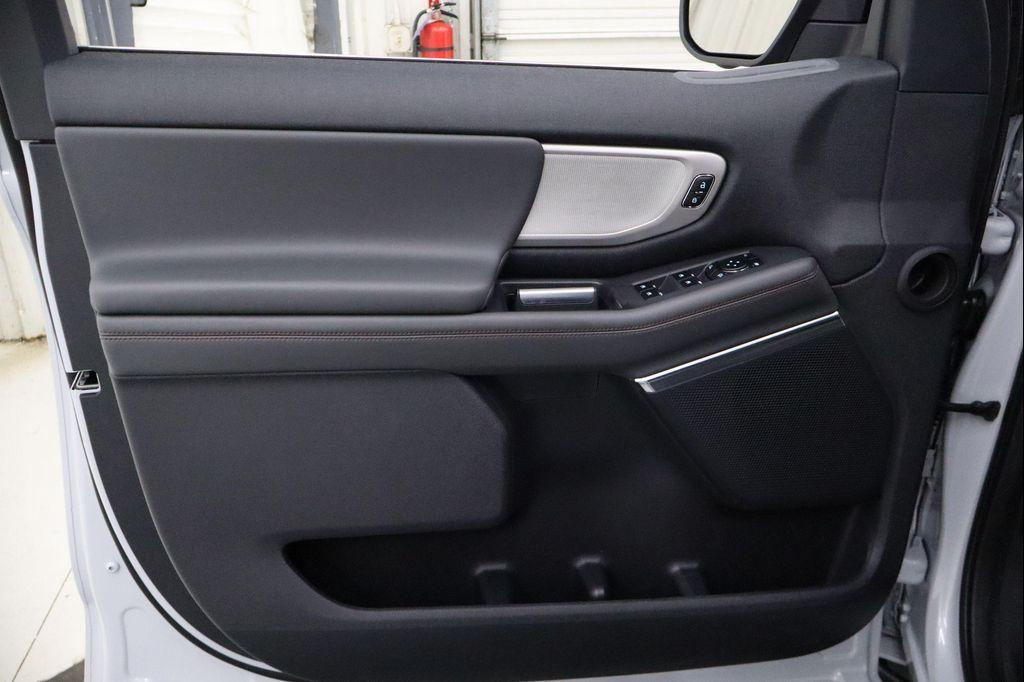 new 2025 Ford Expedition car, priced at $61,389