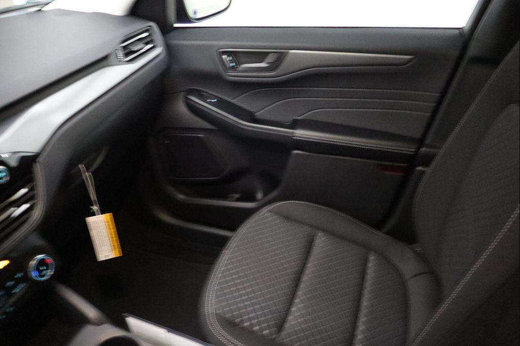 new 2025 Ford Escape car, priced at $25,631