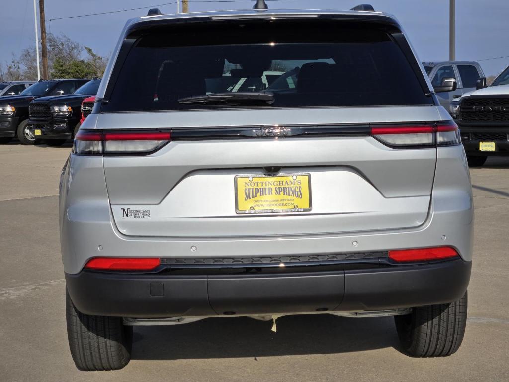 new 2025 Jeep Grand Cherokee car, priced at $40,499