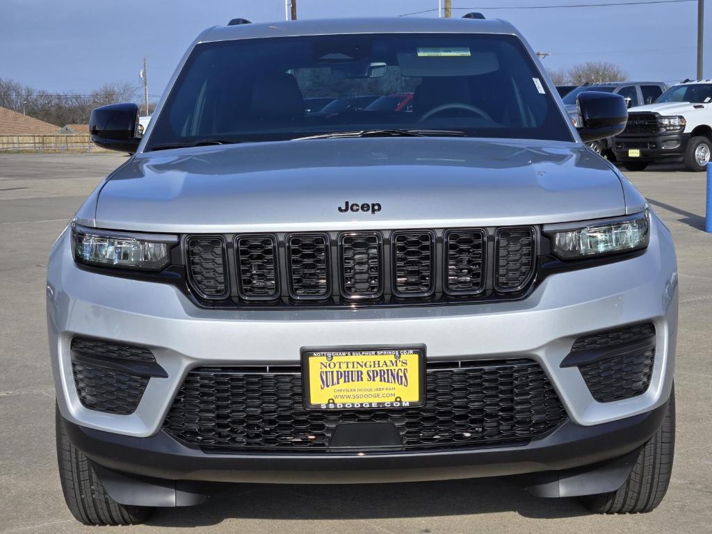 new 2025 Jeep Grand Cherokee car, priced at $40,499