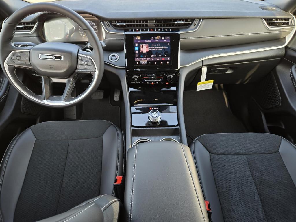 new 2025 Jeep Grand Cherokee car, priced at $40,499