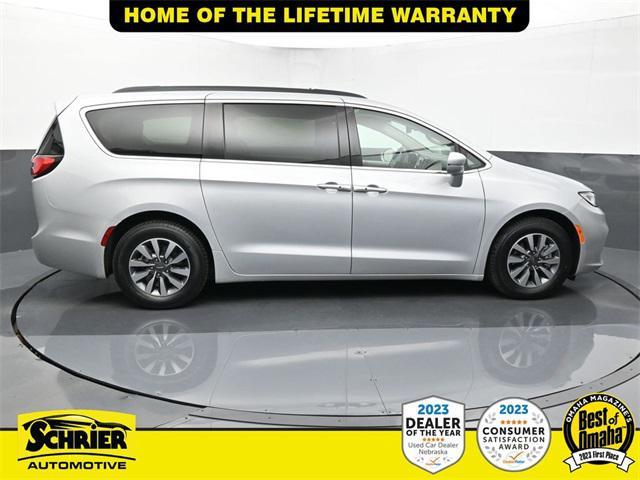 used 2022 Chrysler Pacifica Hybrid car, priced at $25,988