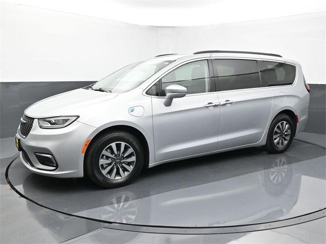 used 2022 Chrysler Pacifica Hybrid car, priced at $25,988