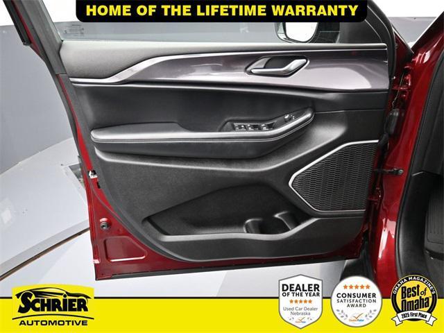 used 2021 Jeep Grand Cherokee L car, priced at $33,284