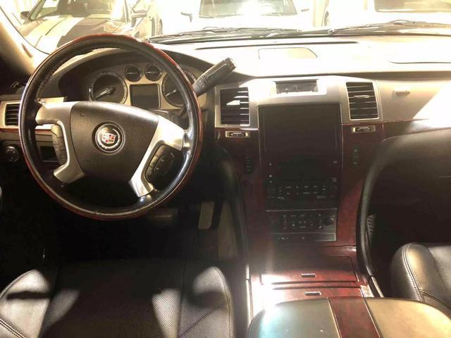 used 2009 Cadillac Escalade ESV car, priced at $8,995