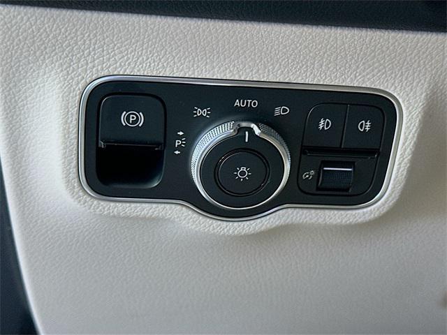 new 2025 Mercedes-Benz GLB 250 car, priced at $51,110