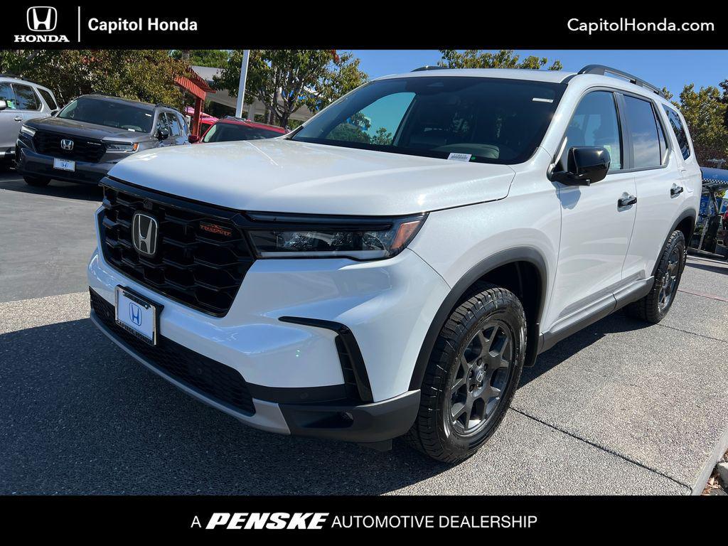 new 2025 Honda Pilot car, priced at $51,830