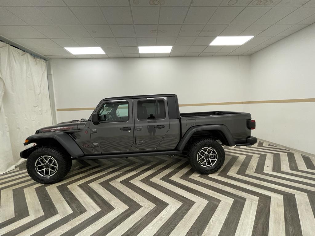 new 2025 Jeep Gladiator car, priced at $50,004