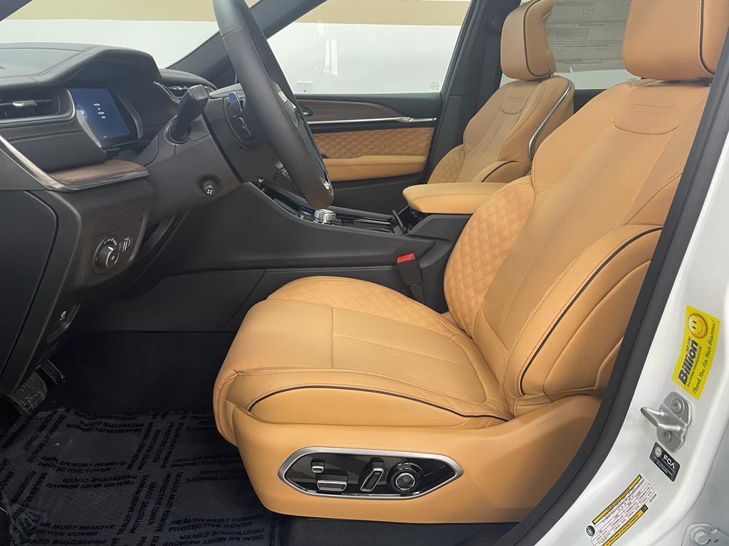 new 2025 Jeep Grand Cherokee car, priced at $57,723