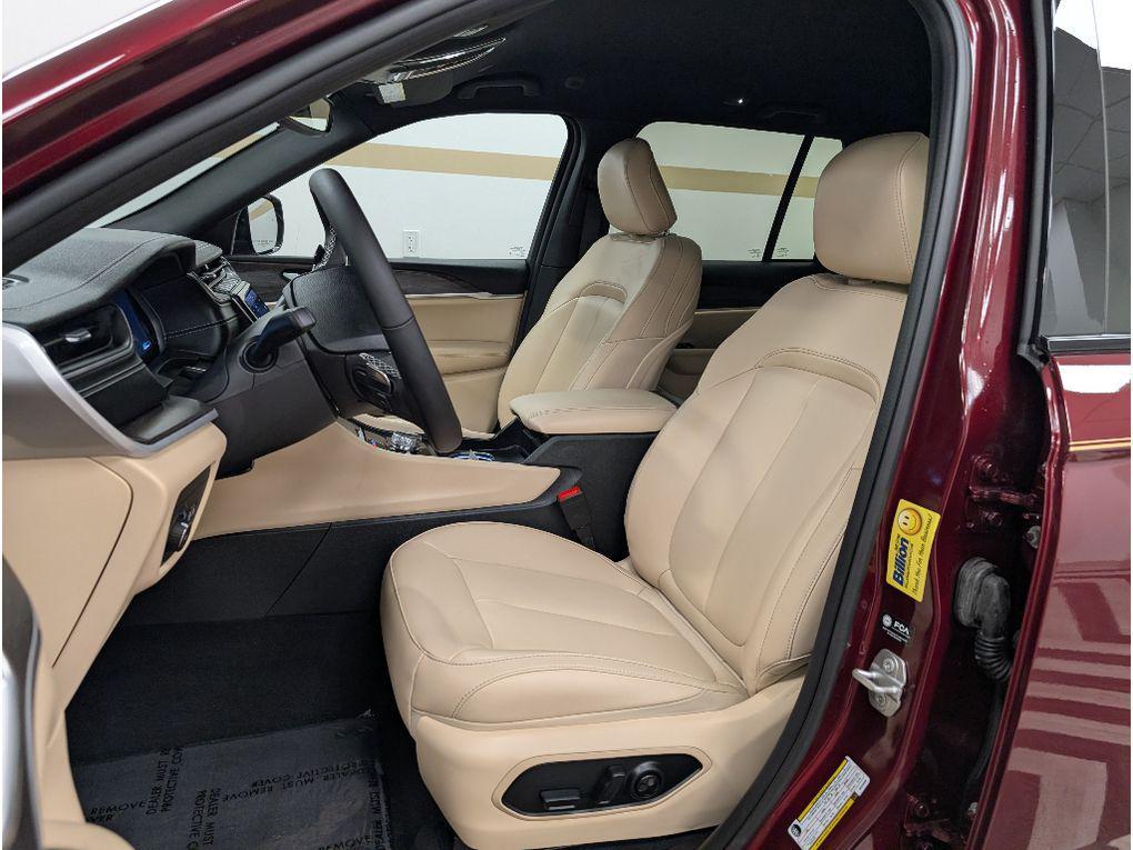 used 2024 Jeep Grand Cherokee car, priced at $40,988
