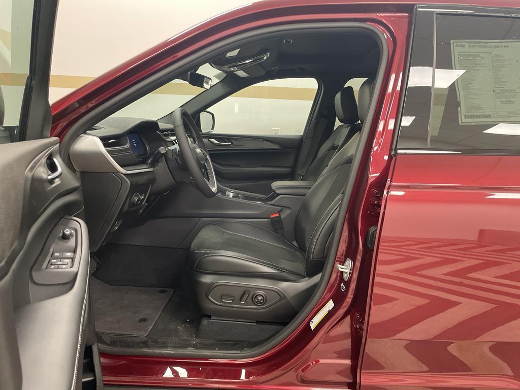 new 2025 Jeep Grand Cherokee car, priced at $47,725