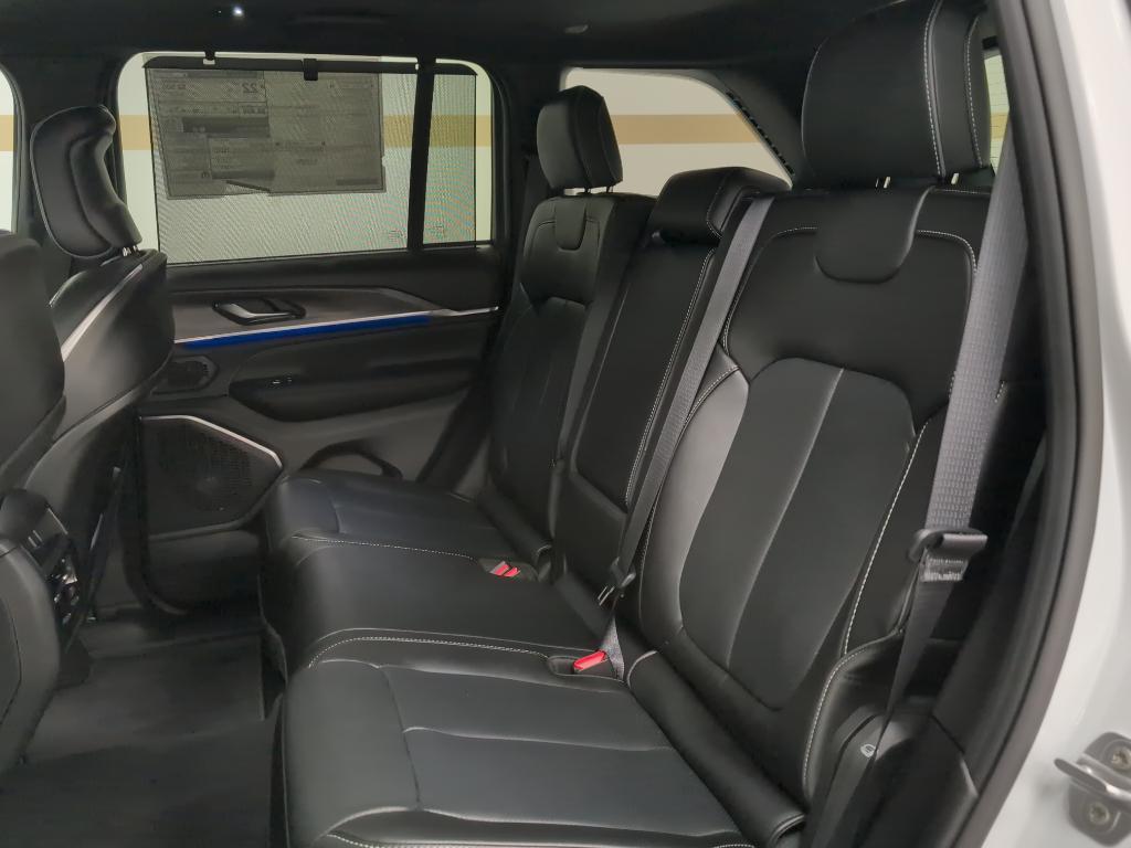 new 2025 Jeep Grand Cherokee car, priced at $59,212