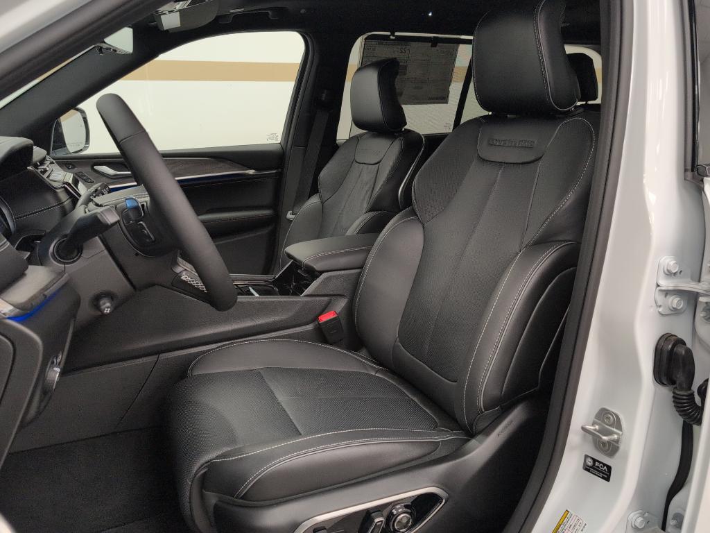 new 2025 Jeep Grand Cherokee car, priced at $59,212