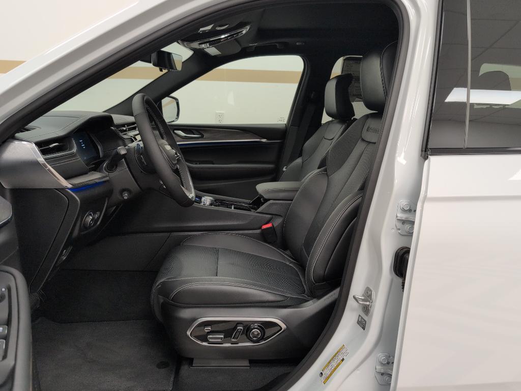 new 2025 Jeep Grand Cherokee car, priced at $59,212